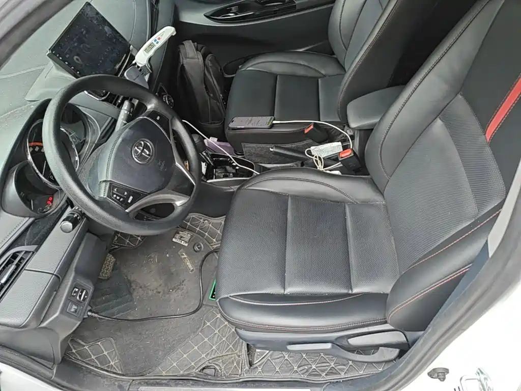 Toyota Yaris L — фото 15