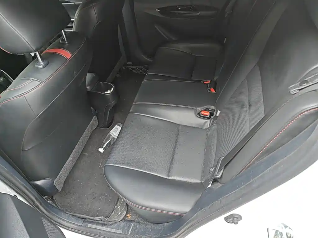 Toyota Yaris L — фото 17