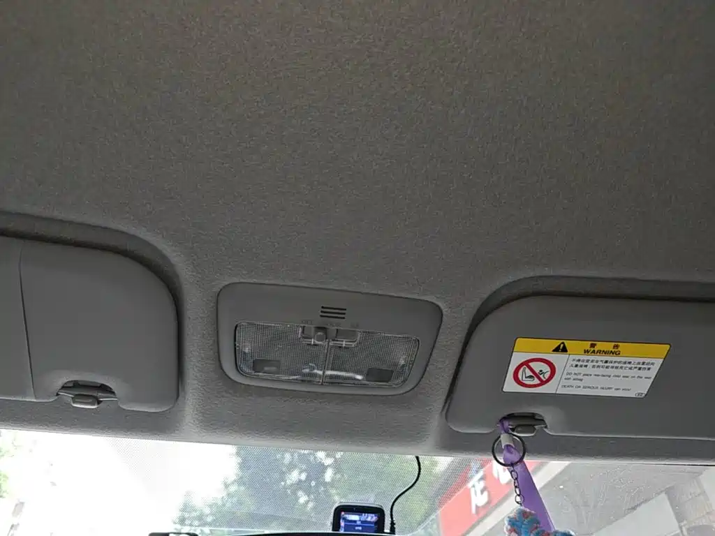 Toyota Yaris L — фото 18