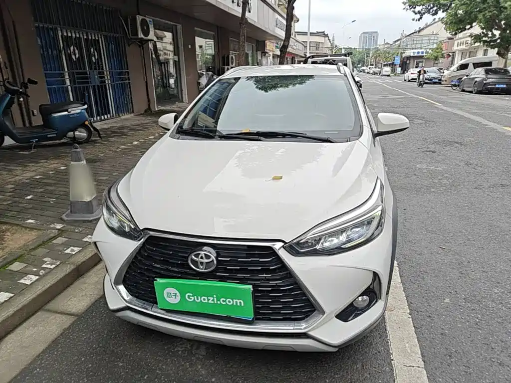 Toyota Yaris L — фото 3