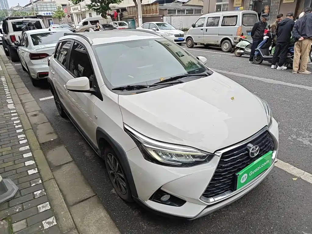 Toyota Yaris L — фото 4