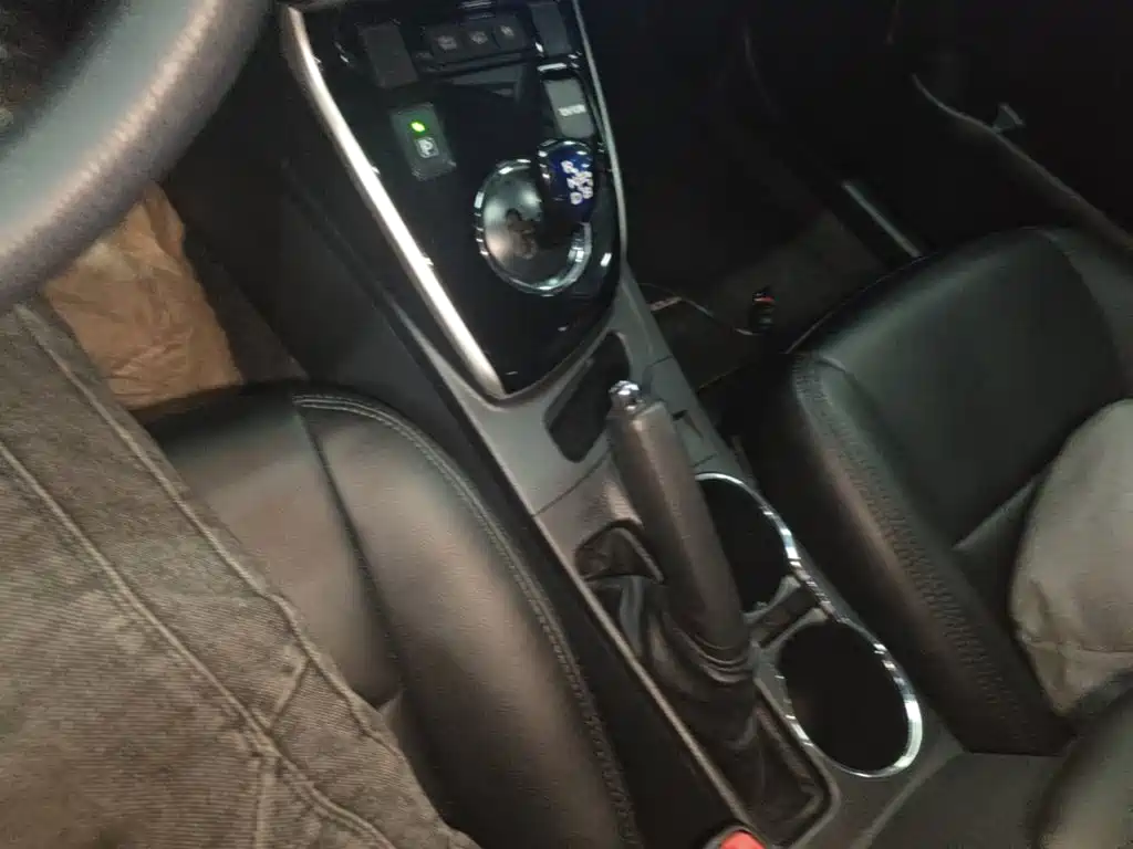 Toyota Corolla Hybrid — фото 14