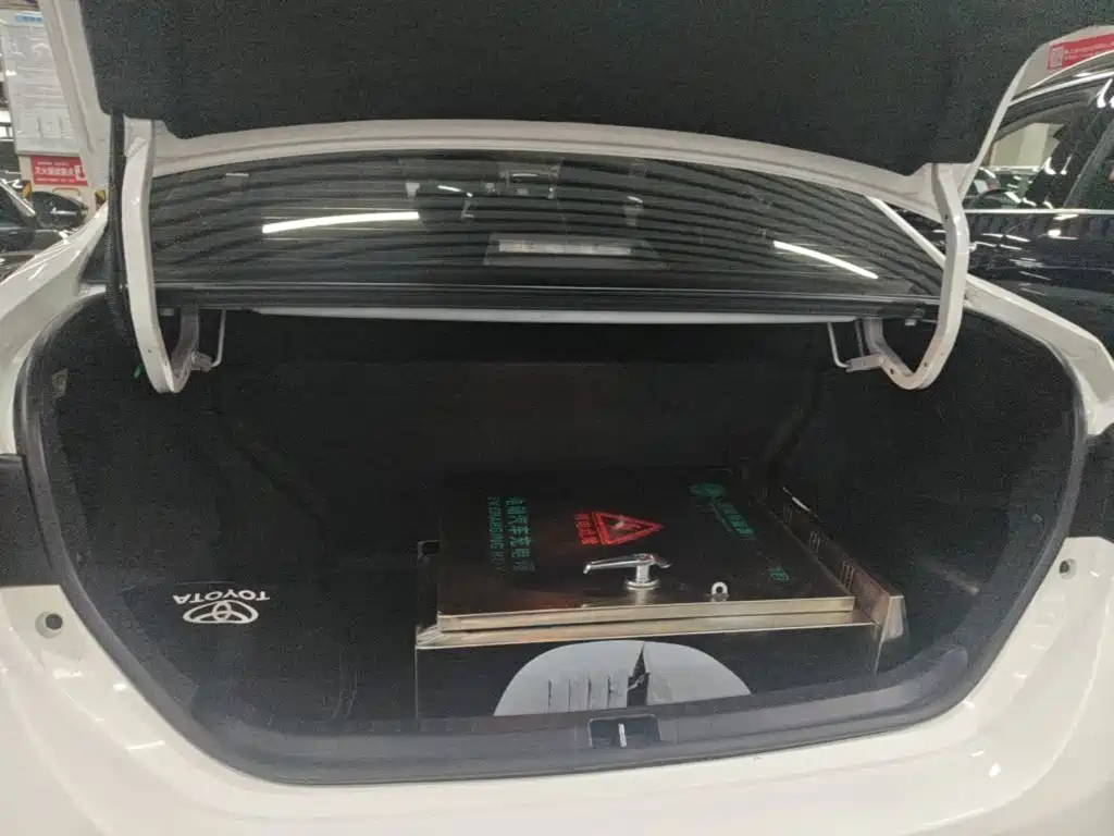 Toyota Corolla Hybrid — фото 19