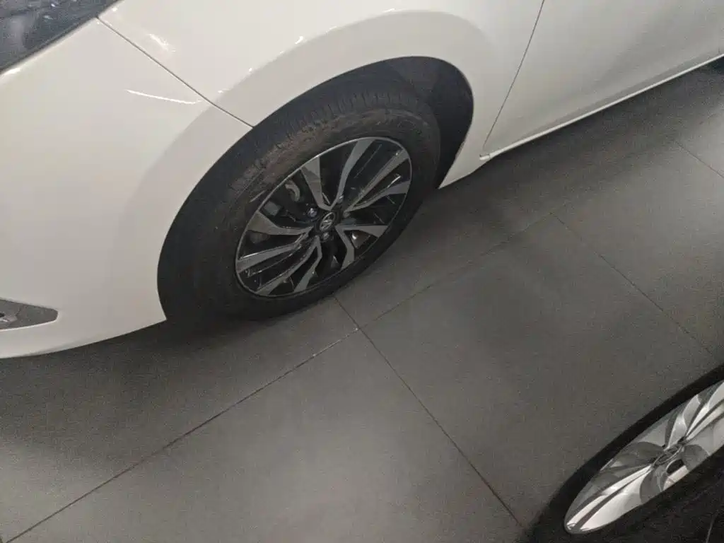 Toyota Corolla Hybrid — фото 23
