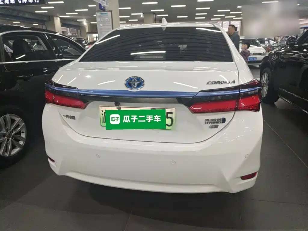 Toyota Corolla Hybrid — фото 6