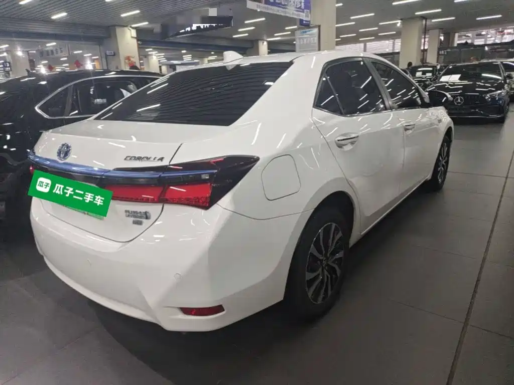 Toyota Corolla Hybrid — фото 7