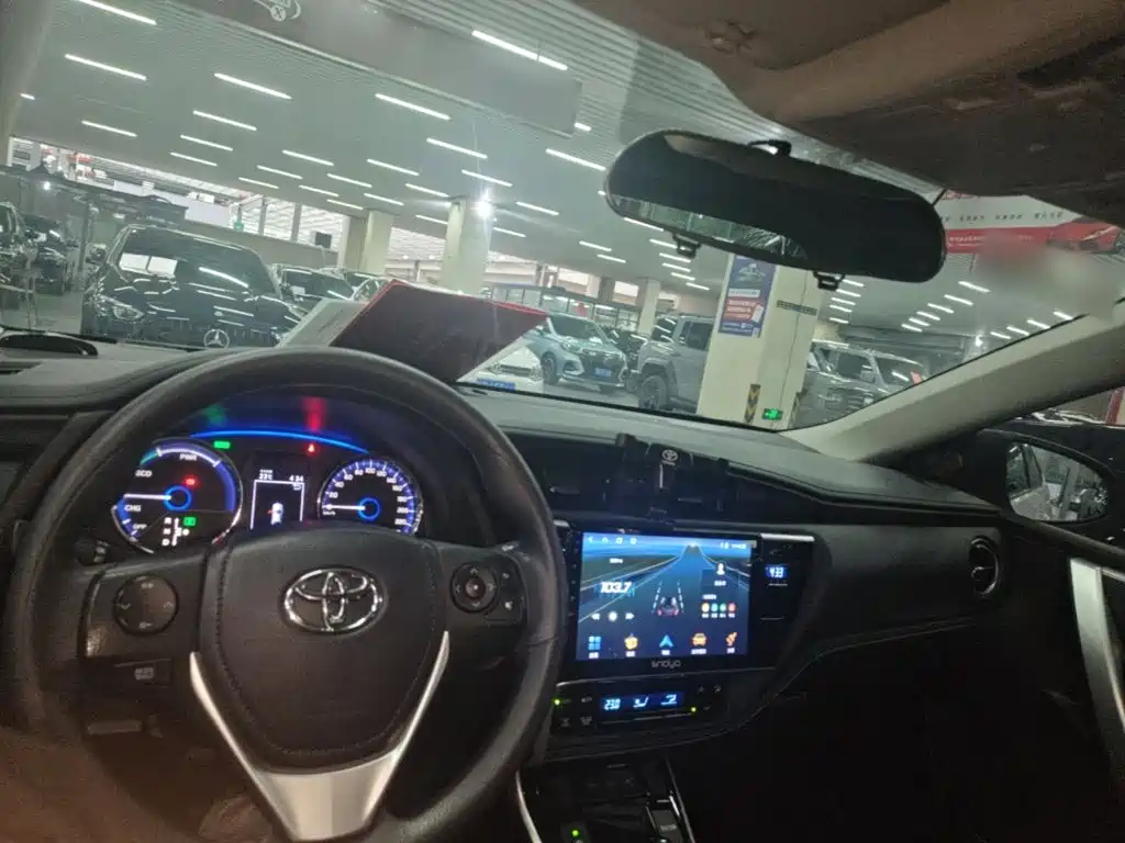Toyota Corolla Hybrid — фото 10