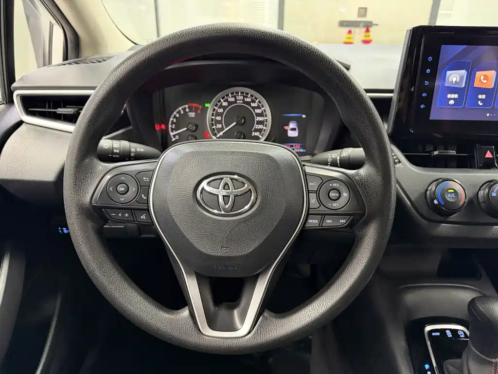 Toyota Corolla — фото 17