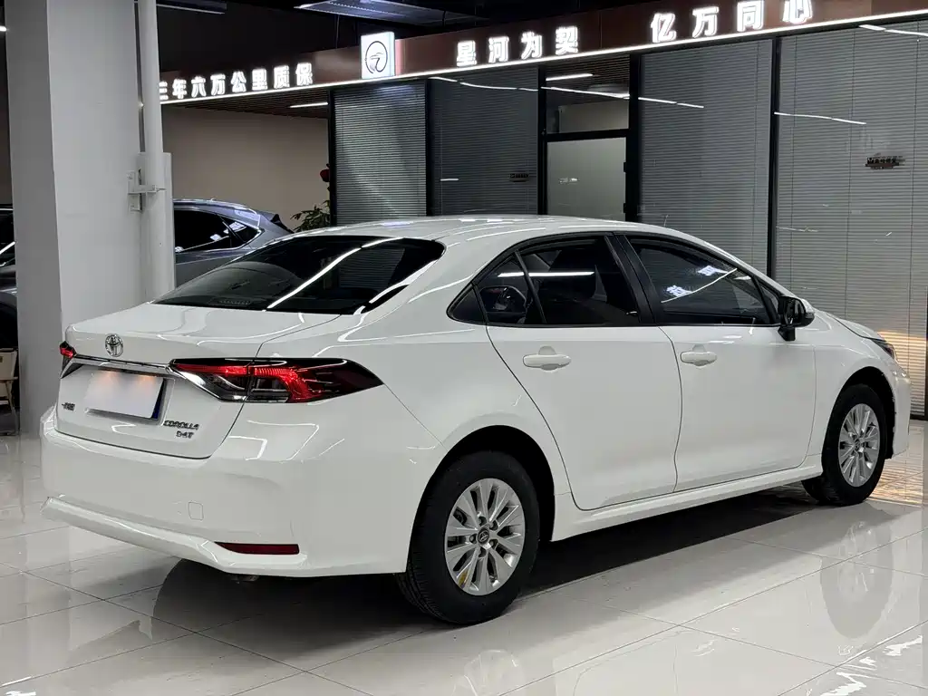 Toyota Corolla — фото 19