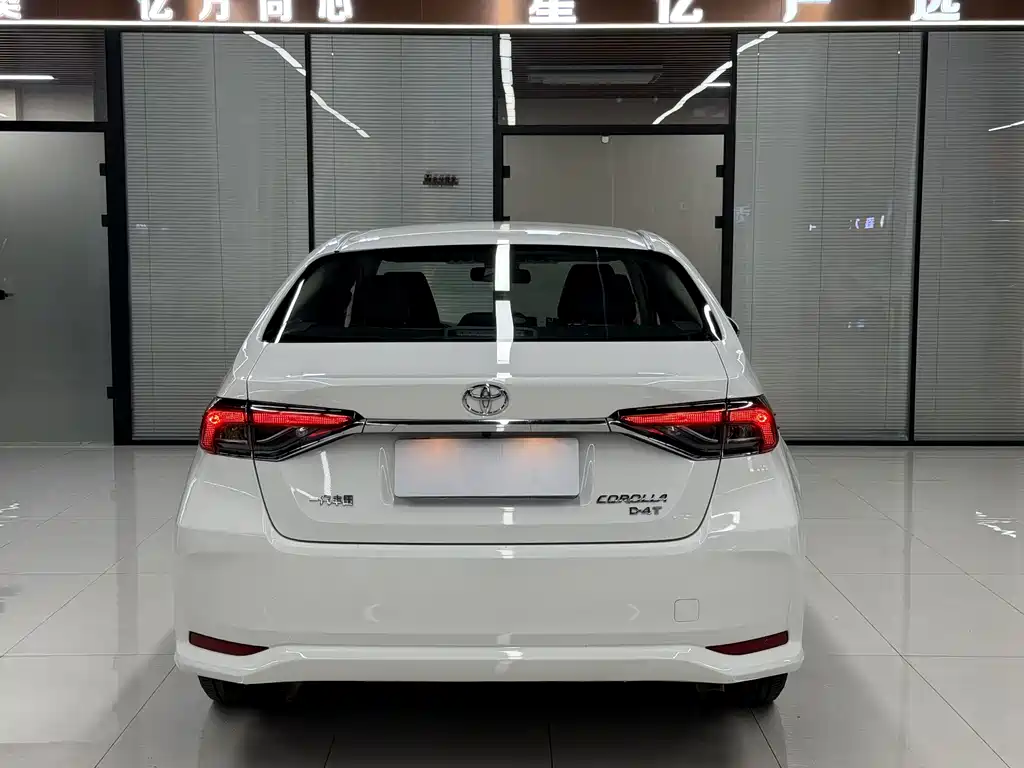 Toyota Corolla — фото 20