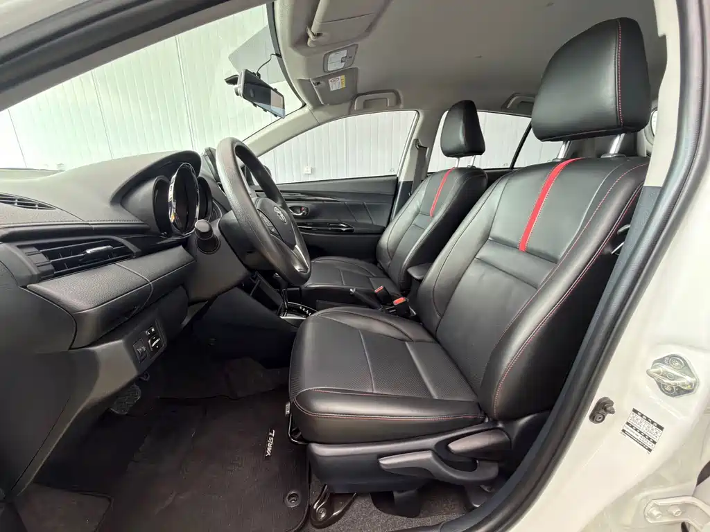Toyota Yaris L — фото 15