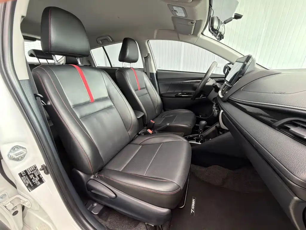 Toyota Yaris L — фото 18