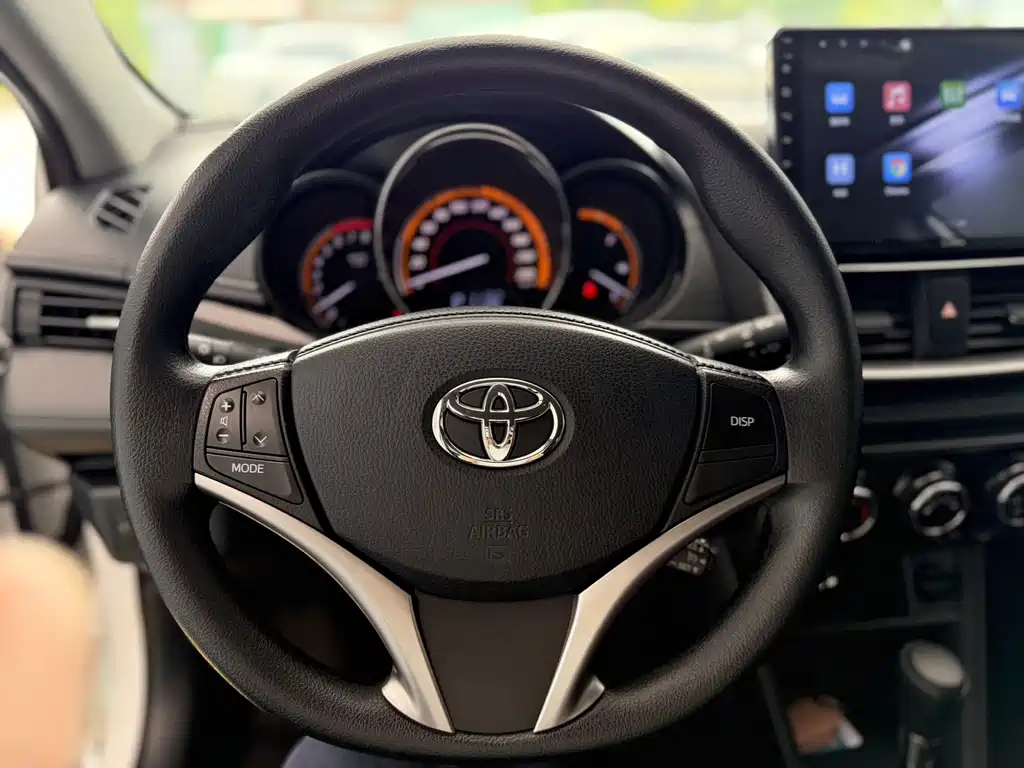 Toyota Yaris L — фото 9