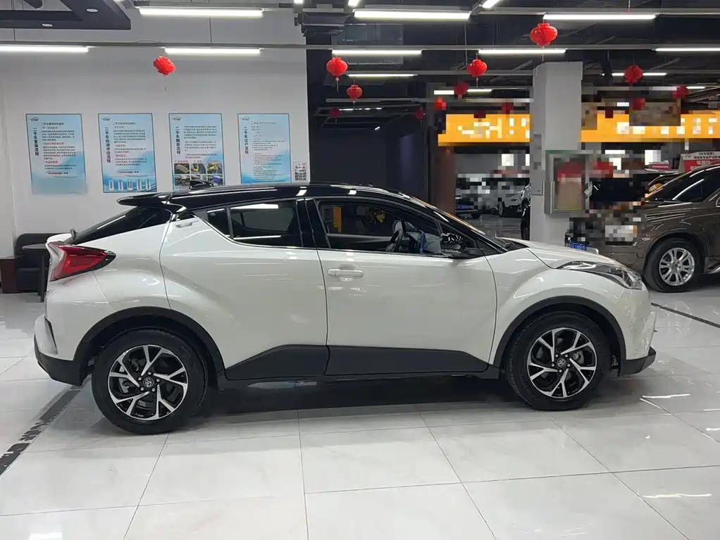 Toyota C-HR — фото 8