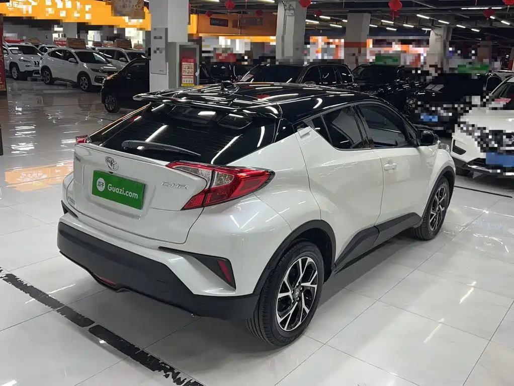 Toyota C-HR — фото 9
