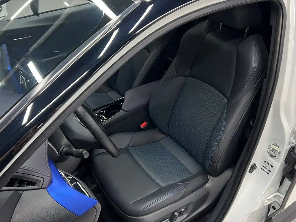 Toyota C-HR — фото 10