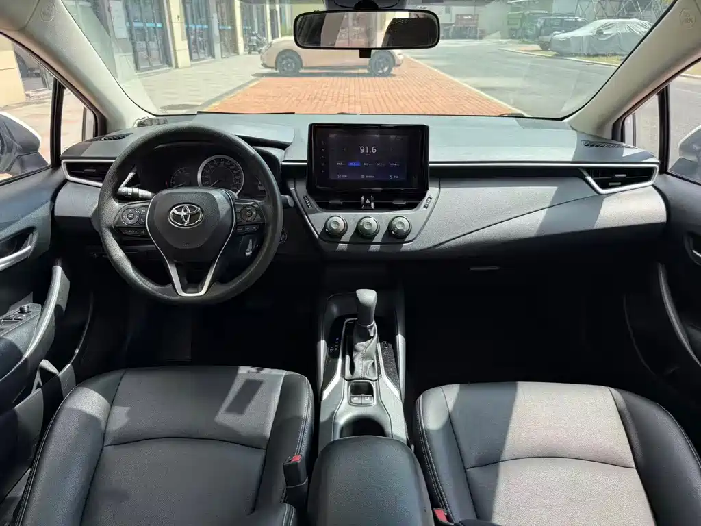 Toyota Corolla — фото 9