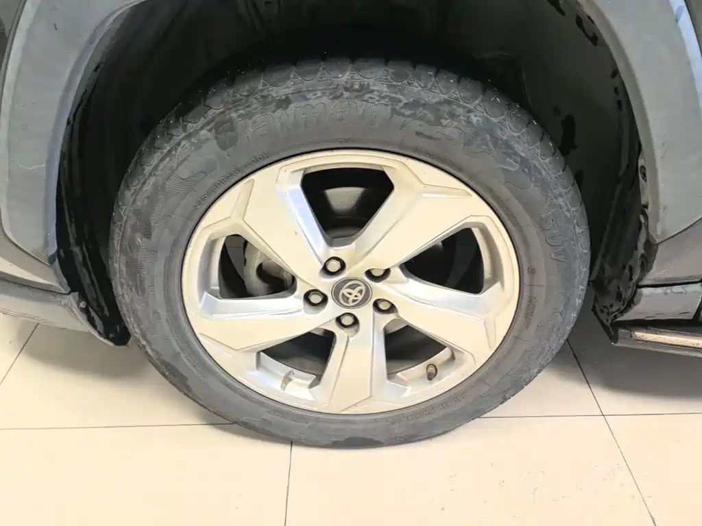 Toyota RAV4 — фото 23