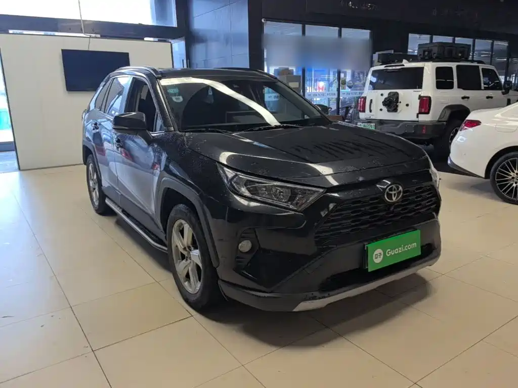 Toyota RAV4 — фото 4