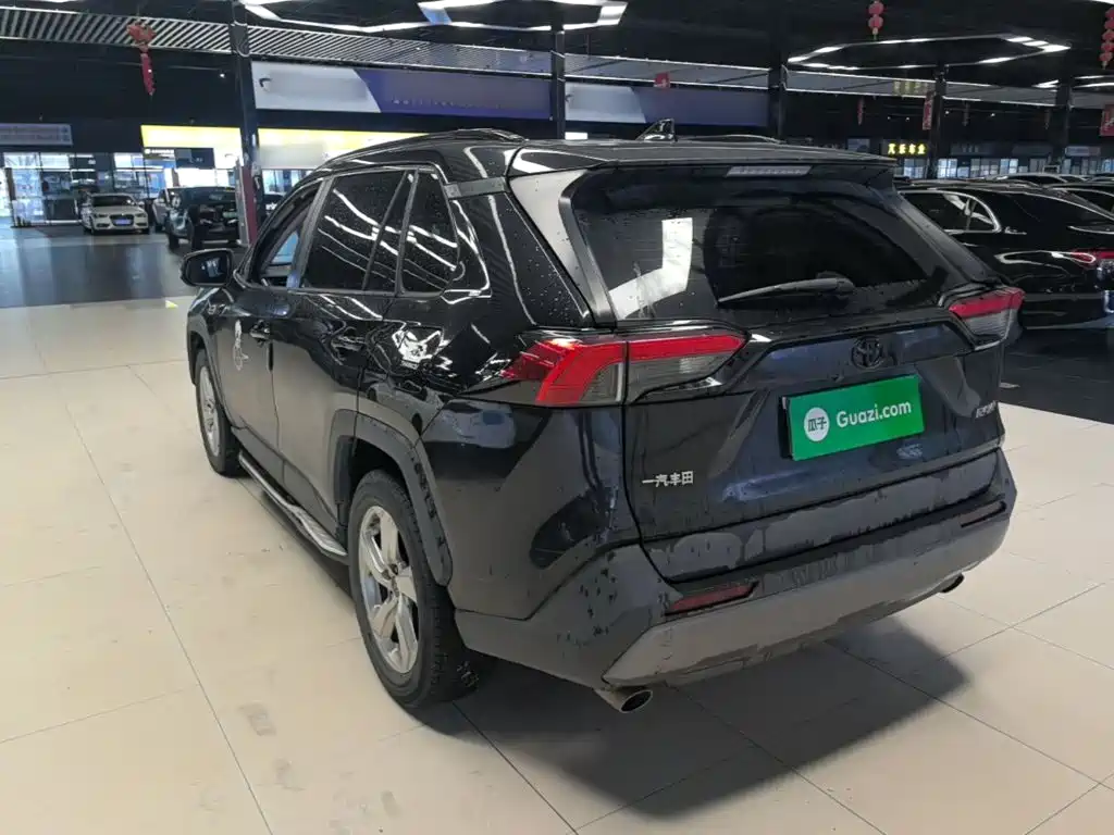 Toyota RAV4 — фото 5