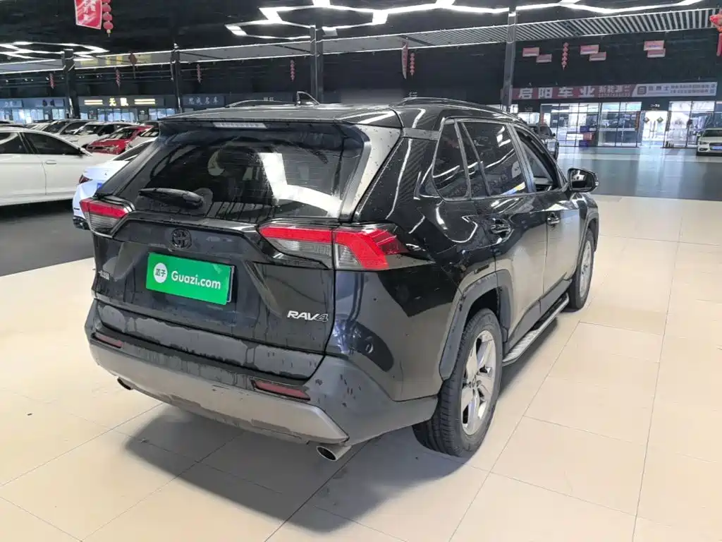 Toyota RAV4 — фото 7