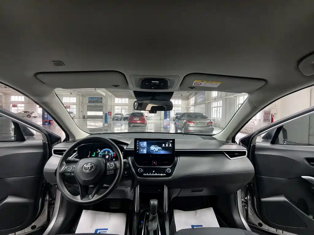 Toyota Corolla Cross — фото 14