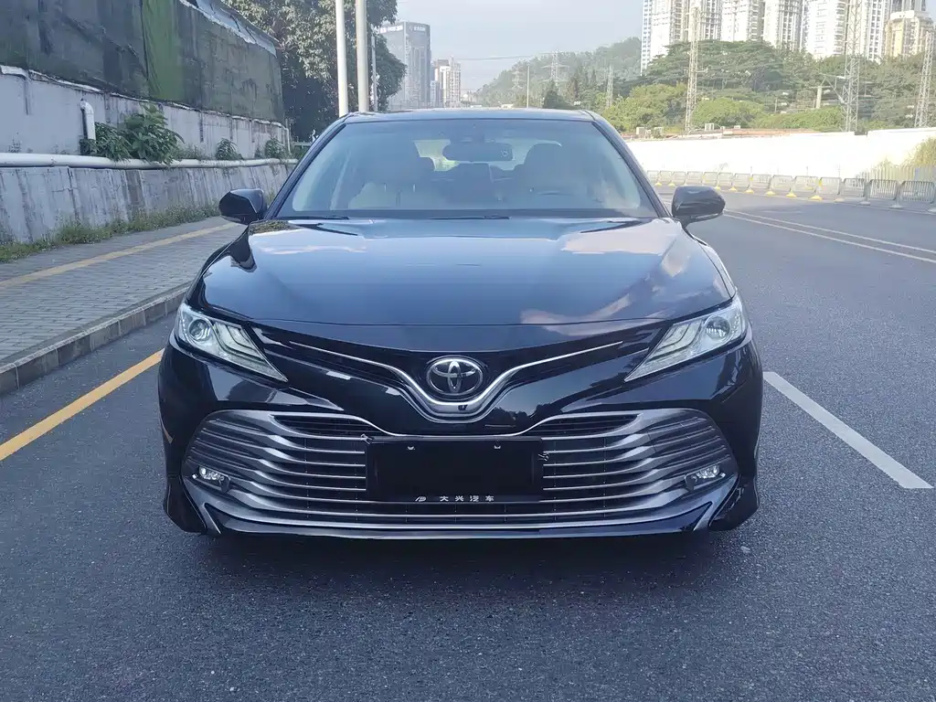 Toyota Camry — фото 2