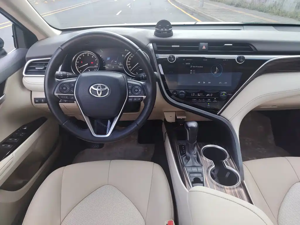 Toyota Camry — фото 15