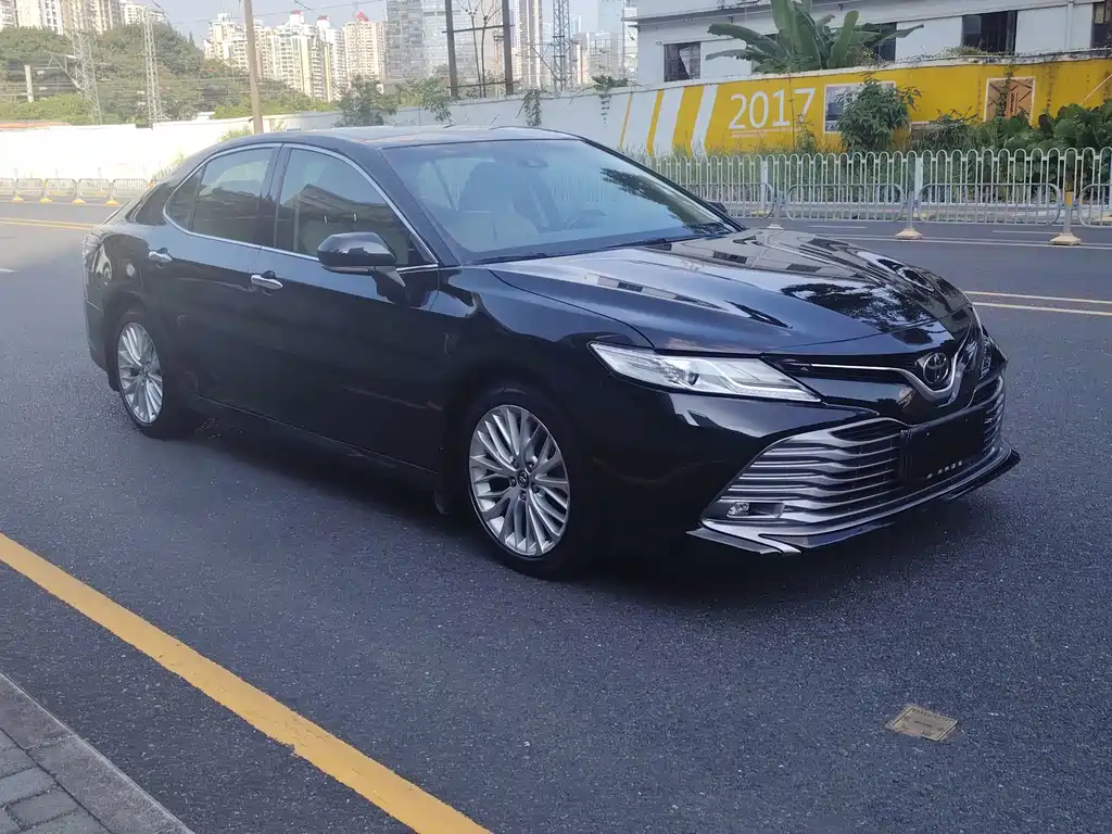 Toyota Camry — фото 5