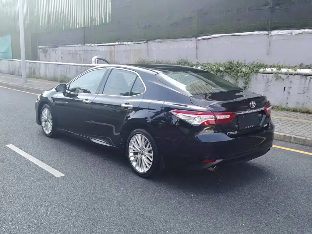 Toyota Camry — фото 7