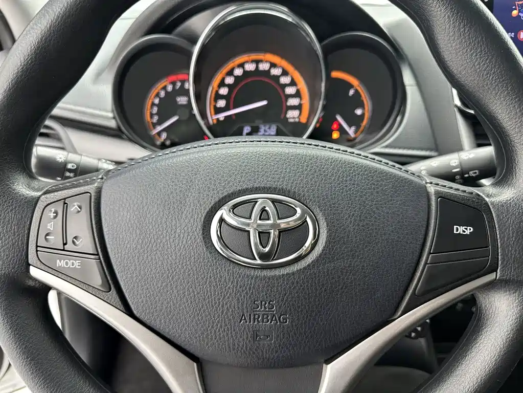 Toyota Yaris L — фото 14