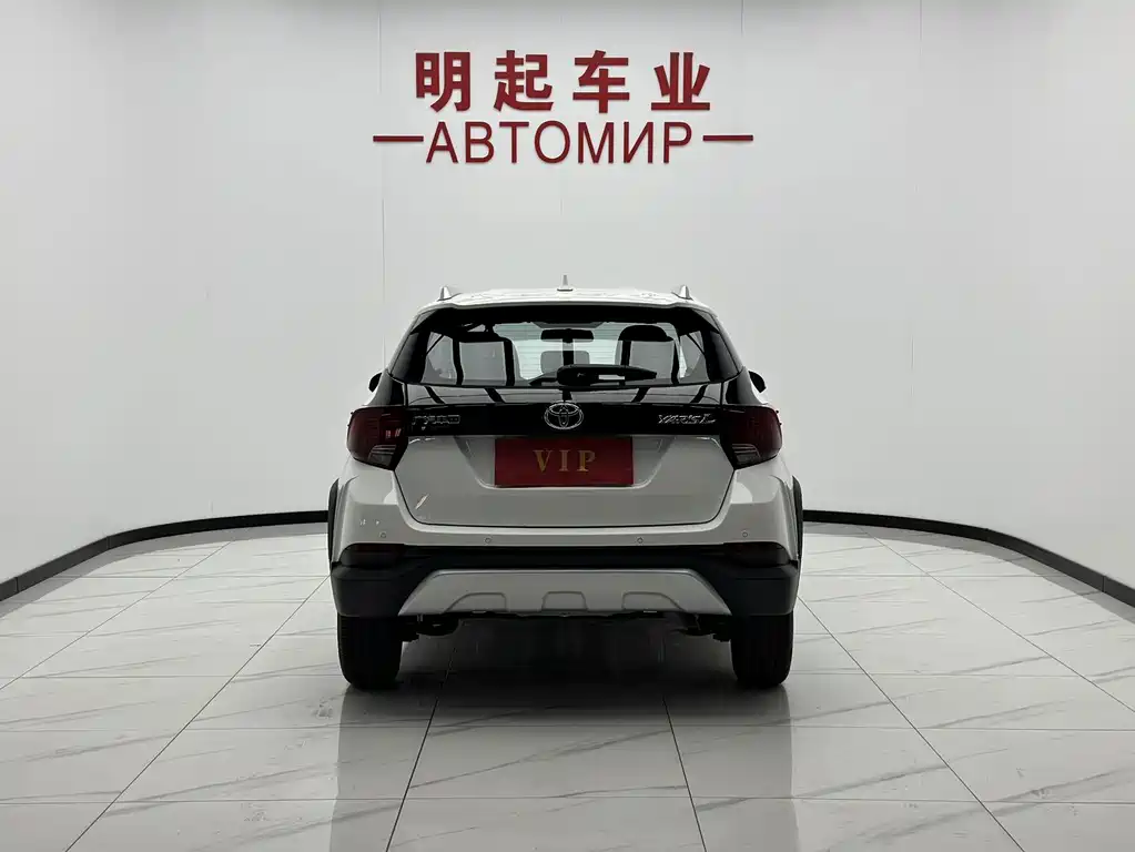 Toyota Yaris L — фото 9