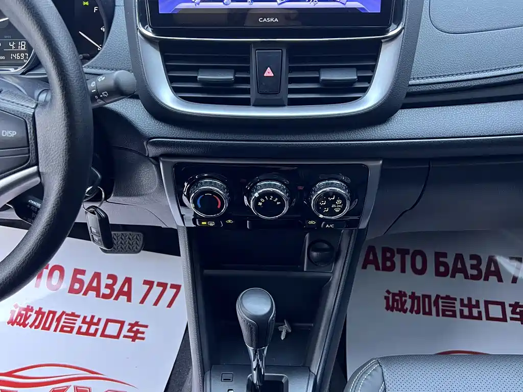 Toyota Yaris L — фото 13