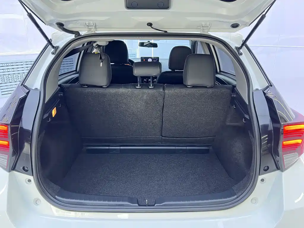 Toyota Yaris L — фото 14