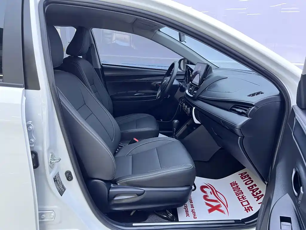 Toyota Yaris L — фото 16