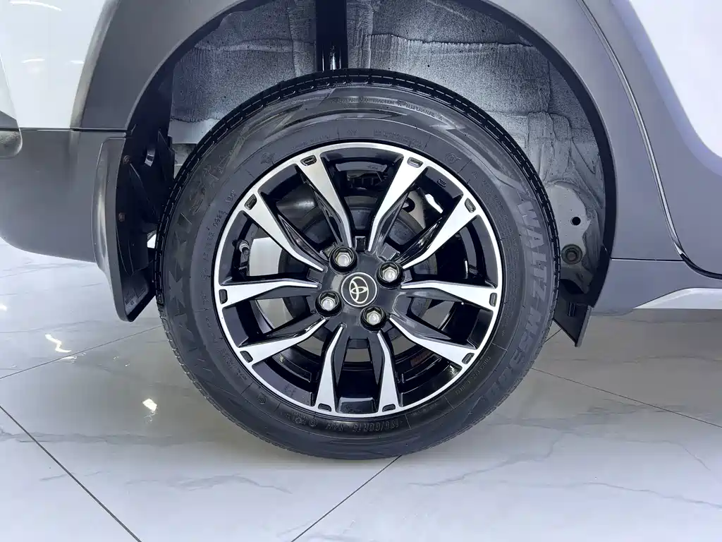 Toyota Yaris L — фото 17