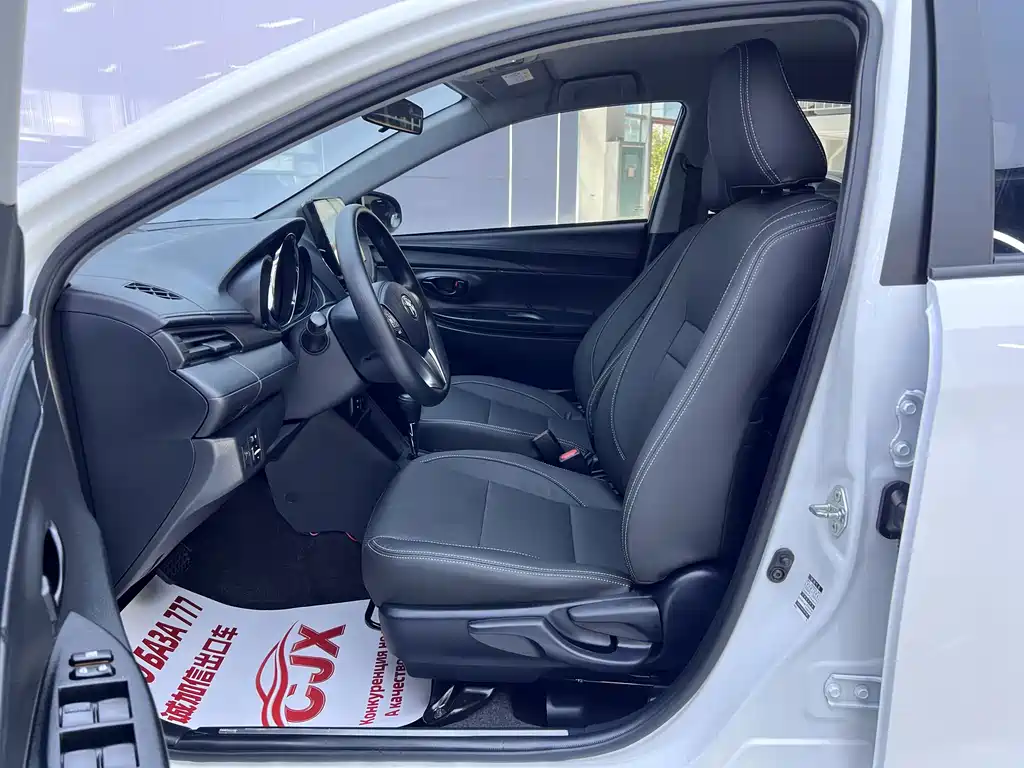 Toyota Yaris L — фото 8