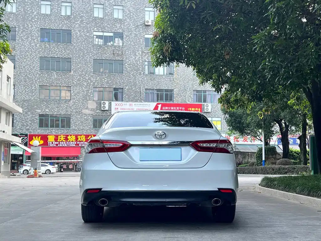 Toyota Camry — фото 3