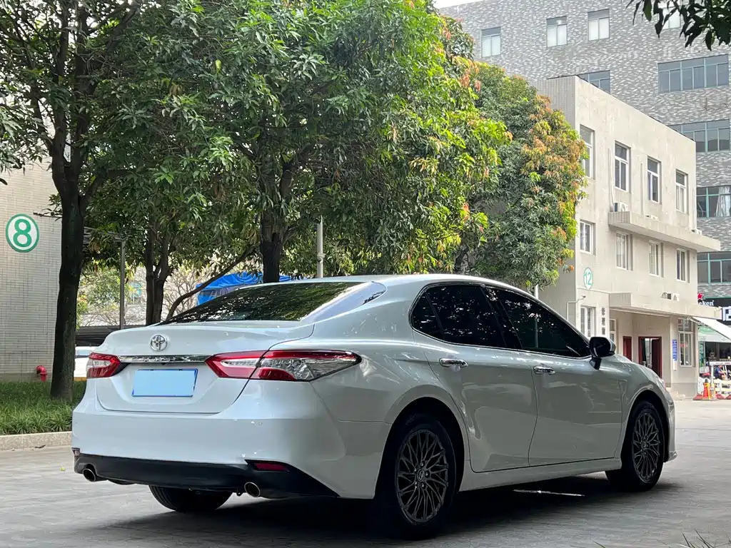 Toyota Camry — фото 4