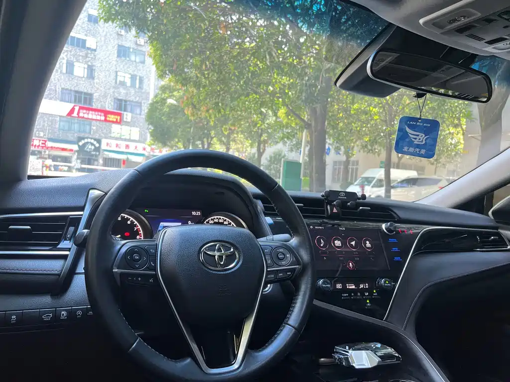 Toyota Camry — фото 9