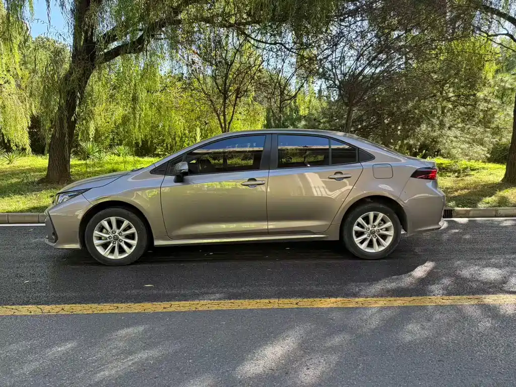 Toyota Corolla — фото 4