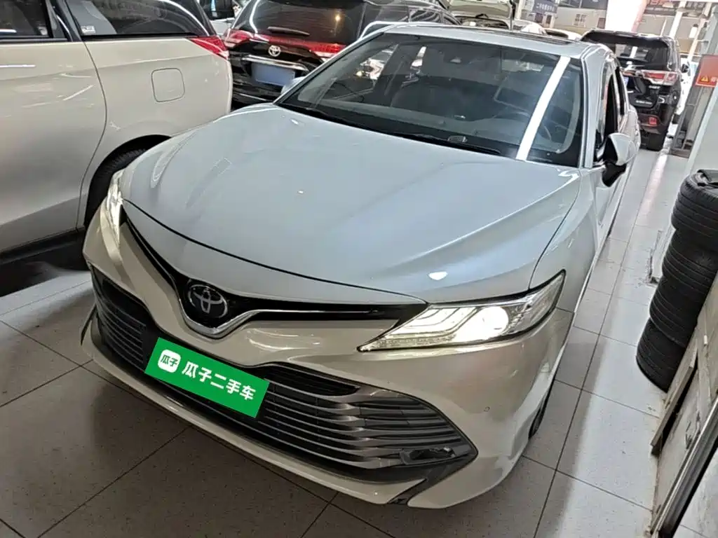 Toyota Camry — фото 2