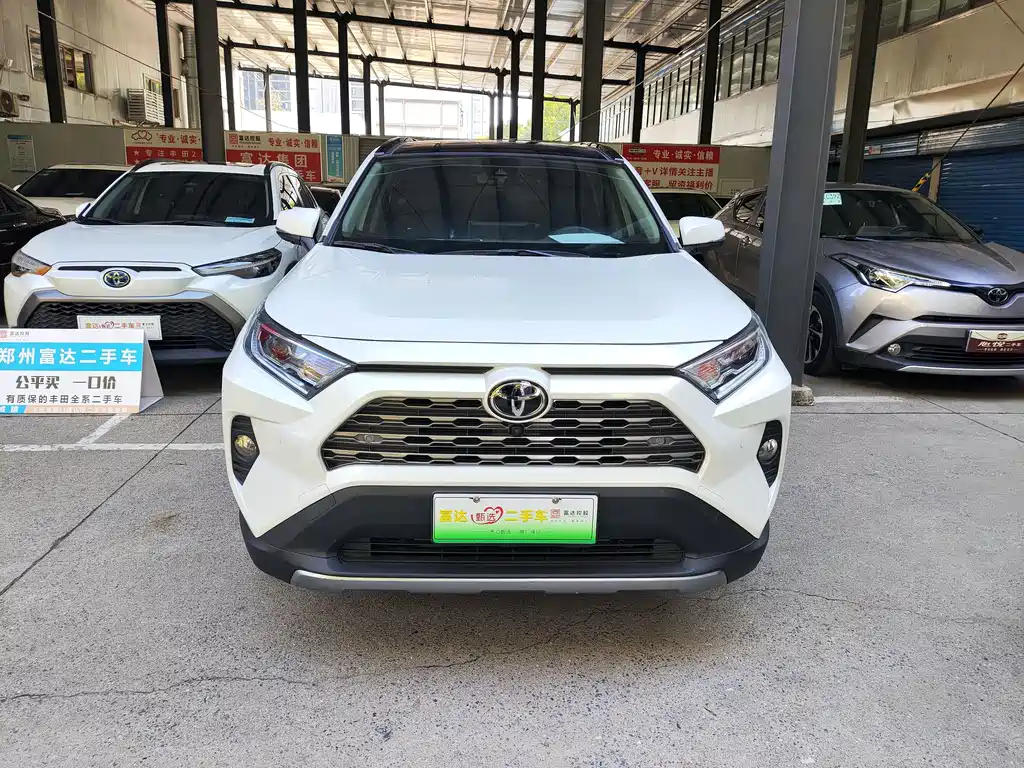 Toyota RAV4 — фото 2