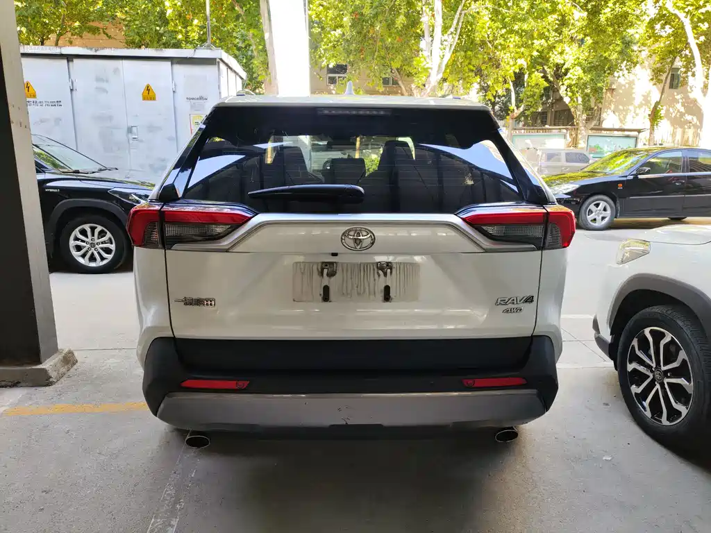 Toyota RAV4 — фото 14