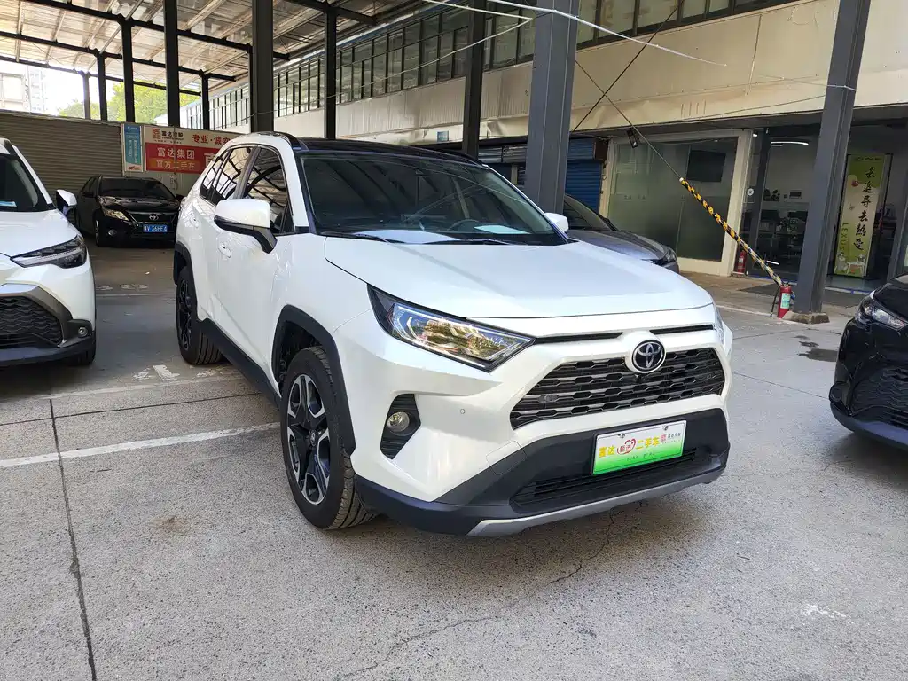 Toyota RAV4 — фото 3