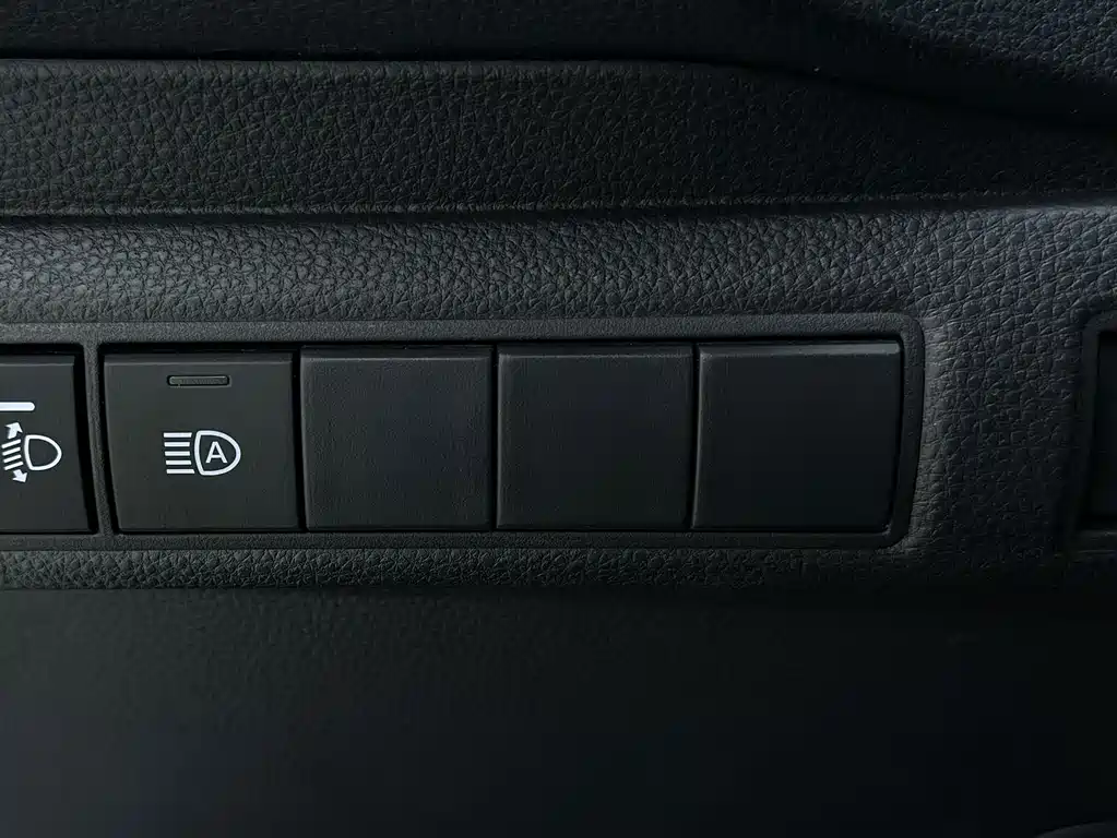 Toyota Corolla — фото 18