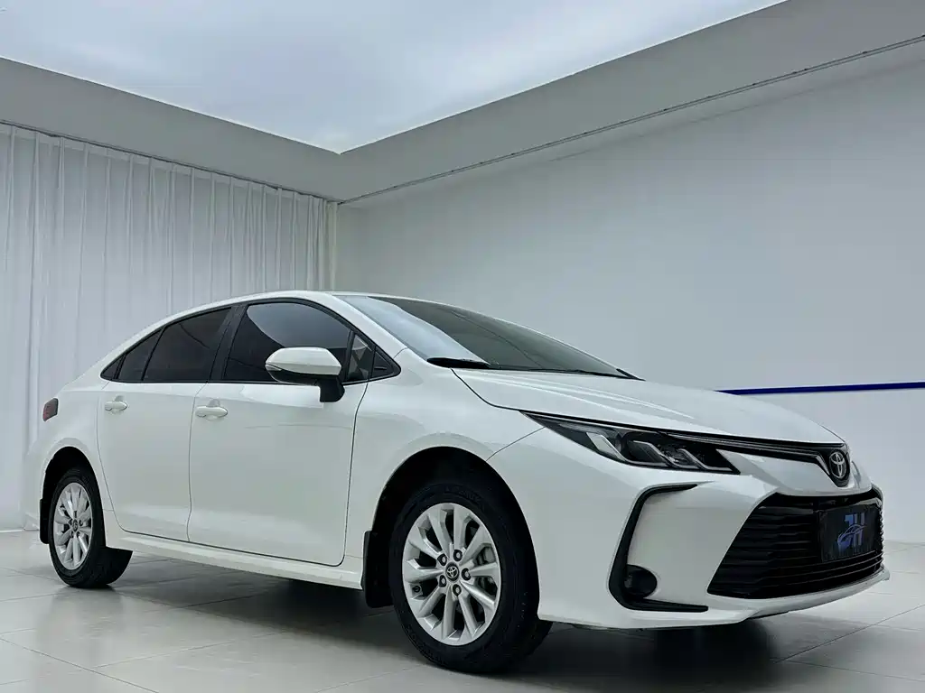 Toyota Corolla — фото 3