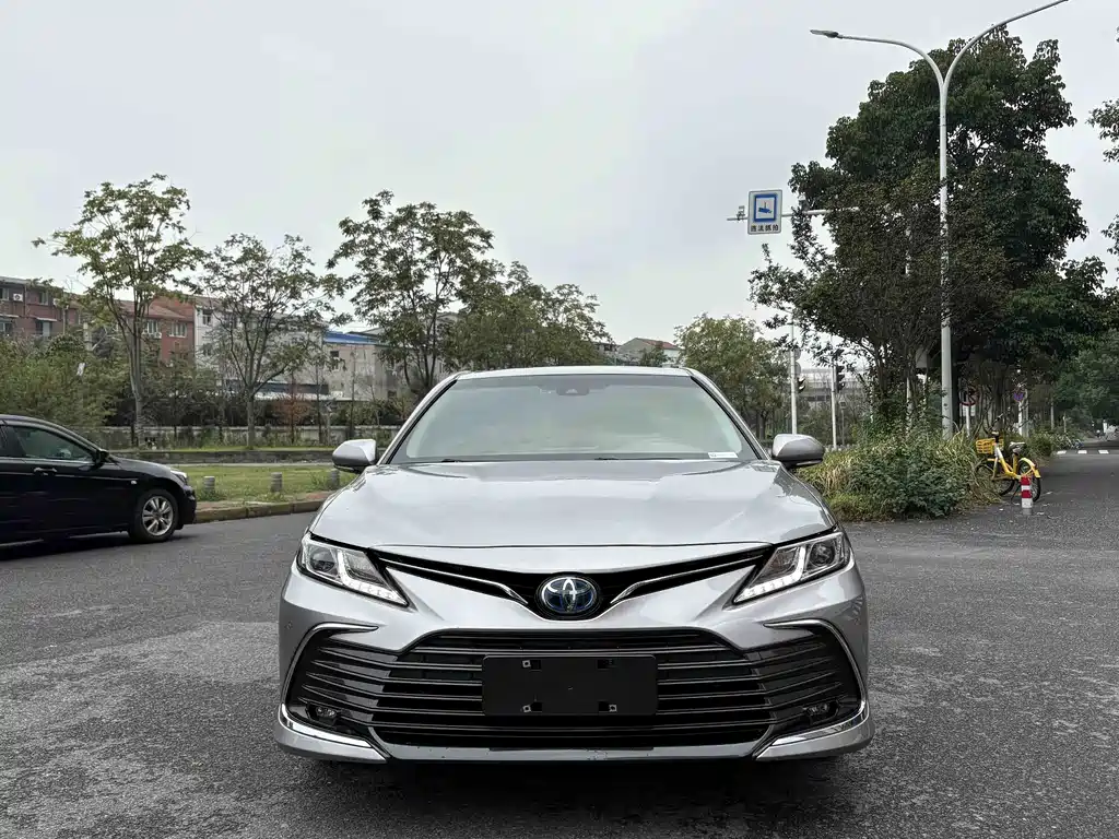 Toyota Camry — фото 3