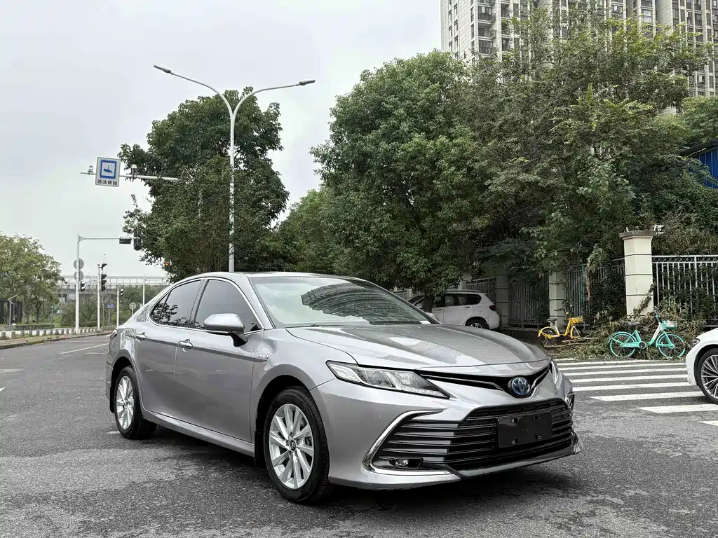 Toyota Camry — фото 6