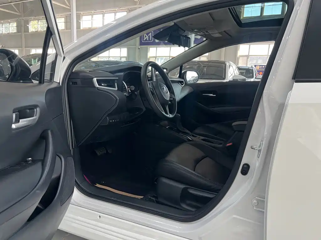 Toyota Corolla — фото 4